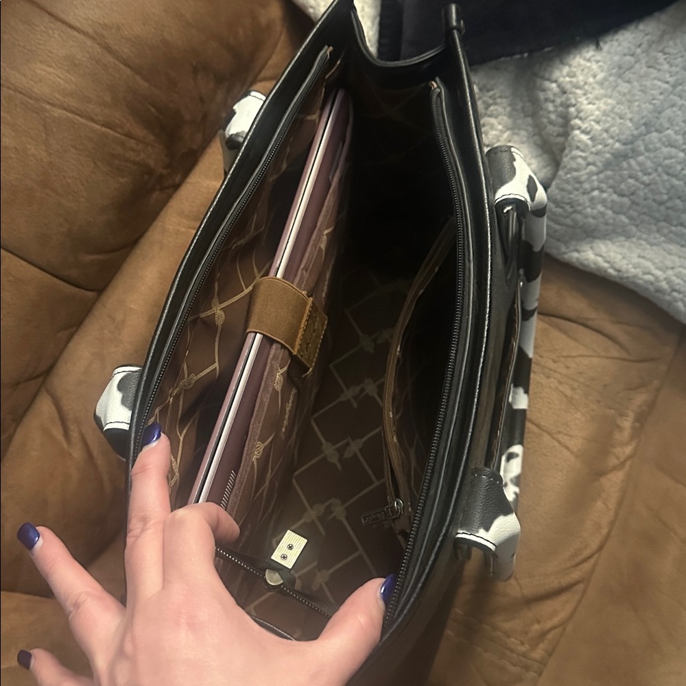 Wrangler Black and White Shoulder Bag - Picture 6 of 8